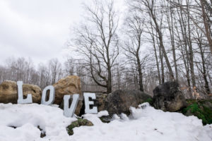 Winter Wedding by Candra Schank Photography at Dual Acres Sleigh & Wagon Rides