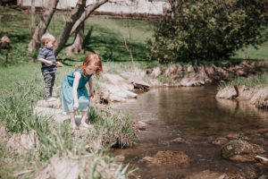 Maternity Photoshoot in Tara. Owen Sound maternity photographer. Grey Bruce maternity photographer. Maternity photography.