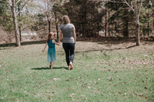 Maternity Photoshoot in Tara. Owen Sound maternity photographer. Grey Bruce maternity photographer. Maternity photography.