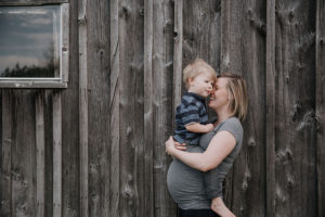 Maternity Photoshoot in Tara. Owen Sound maternity photographer. Grey Bruce maternity photographer. Maternity photography.