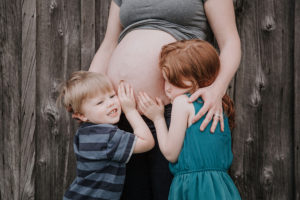 Maternity Photoshoot in Tara. Owen Sound maternity photographer. Grey Bruce maternity photographer. Maternity photography.