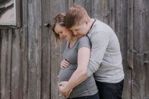 Maternity Photoshoot in Tara. Owen Sound maternity photographer. Grey Bruce maternity photographer. Maternity photography.